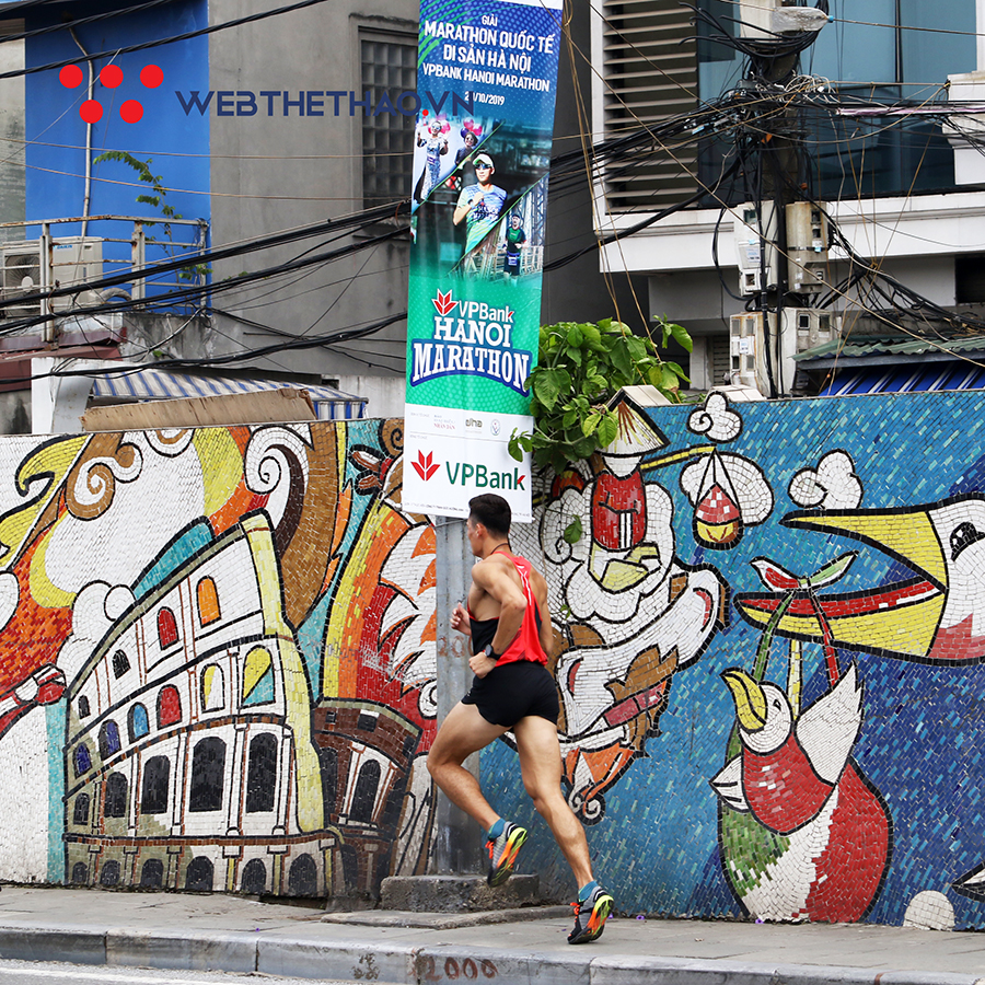 Ngắm cung đường đẹp lạ của VPBank Hanoi Marathon 2019 với soái ca Quách Công Lịch